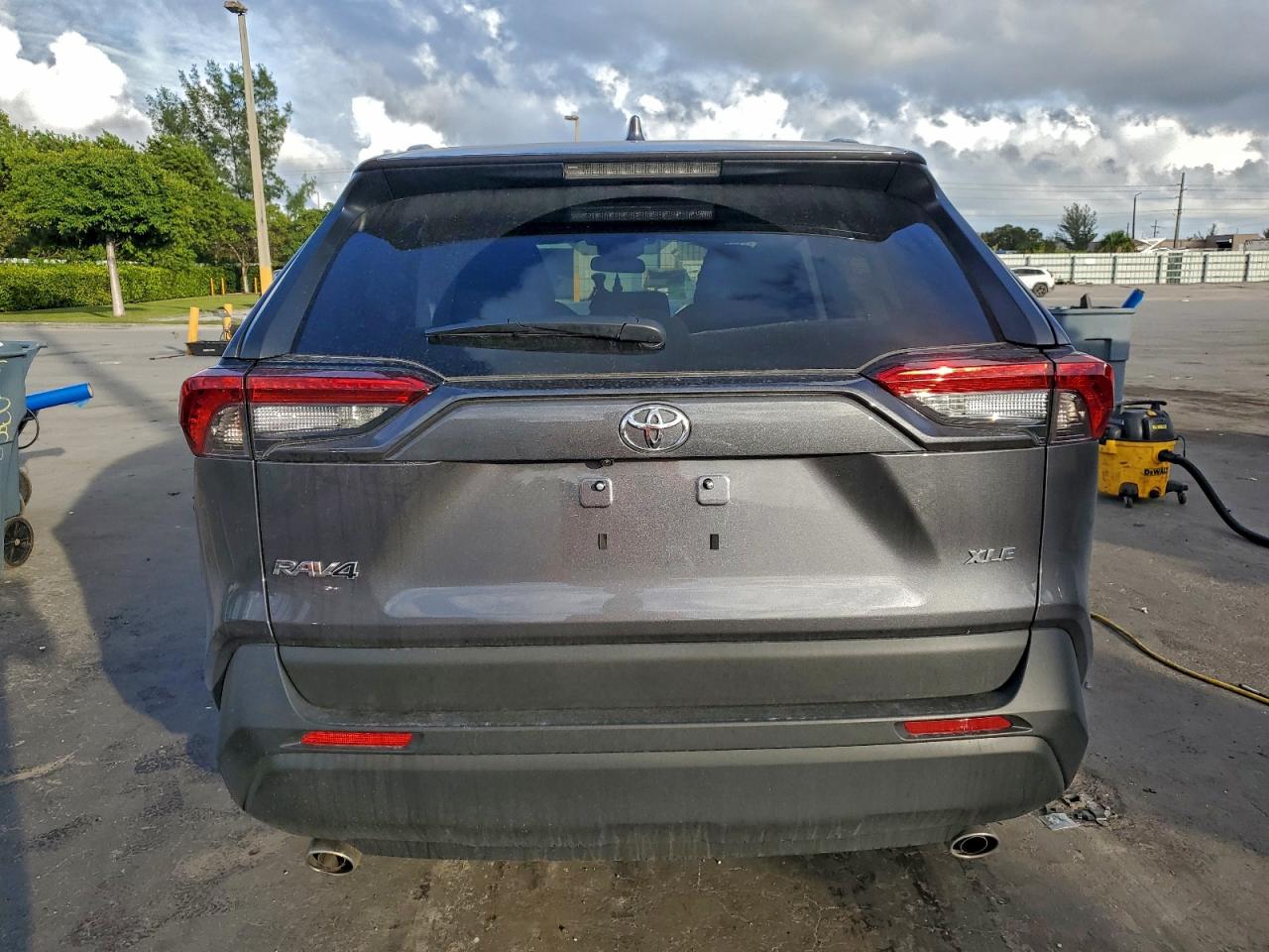2025 TOYOTA RAV4 XLE photo 6