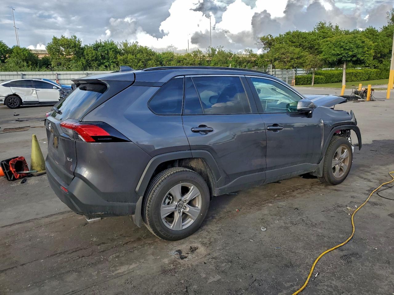 2025 TOYOTA RAV4 XLE photo 3