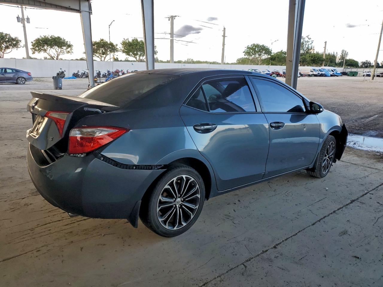 2014 TOYOTA COROLLA L photo 3