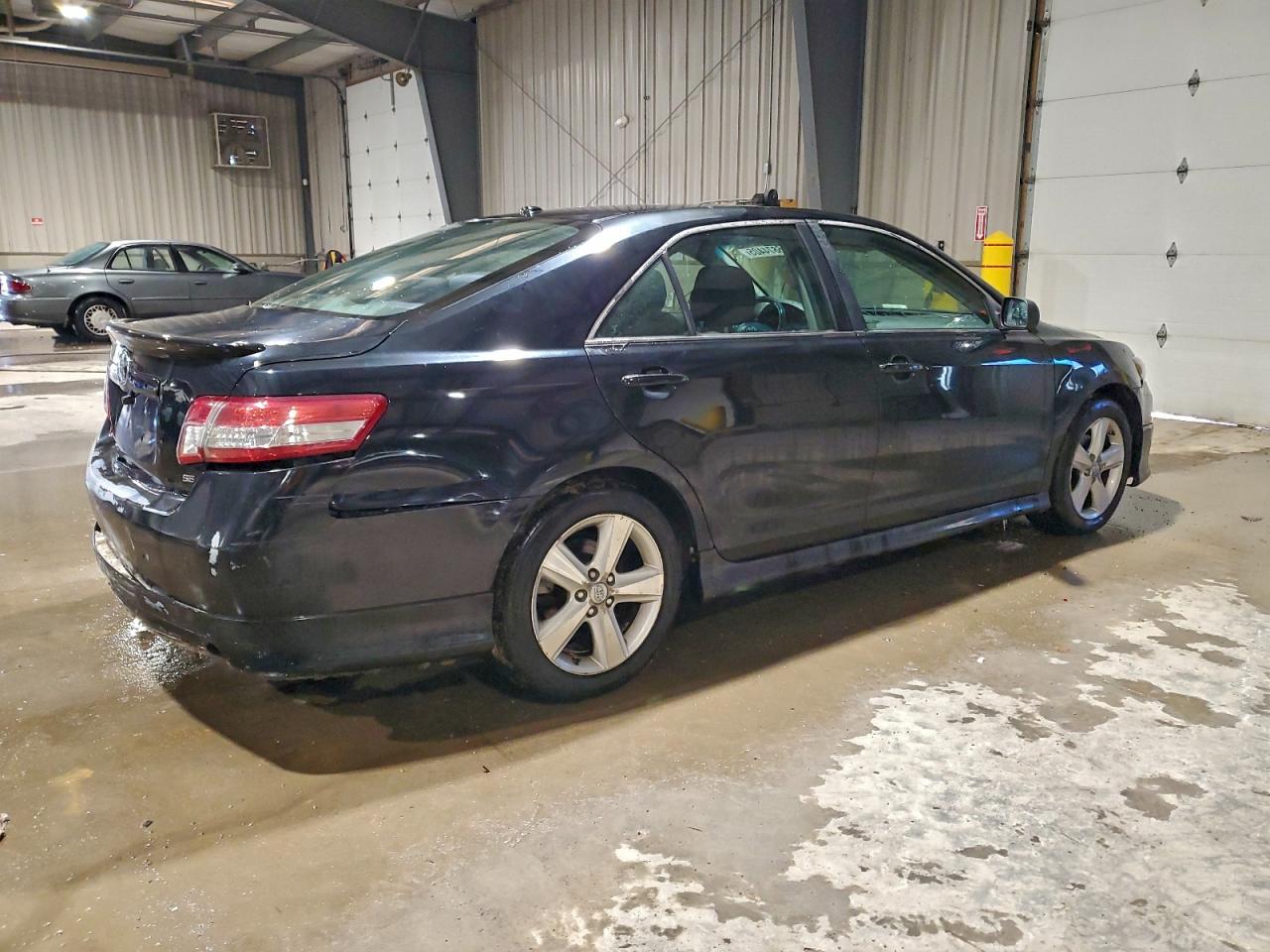 2010 TOYOTA CAMRY BASE photo 3
