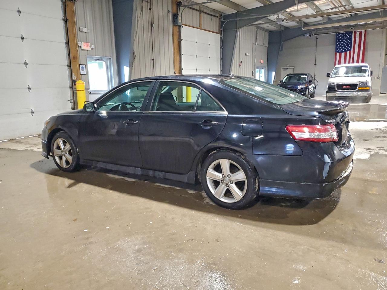 2010 TOYOTA CAMRY BASE photo 2