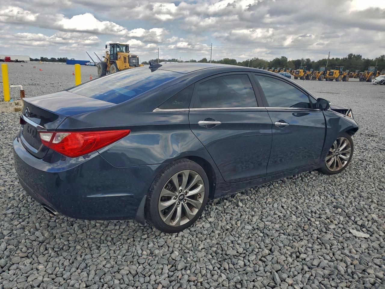 2013 HYUNDAI SONATA SE photo 3
