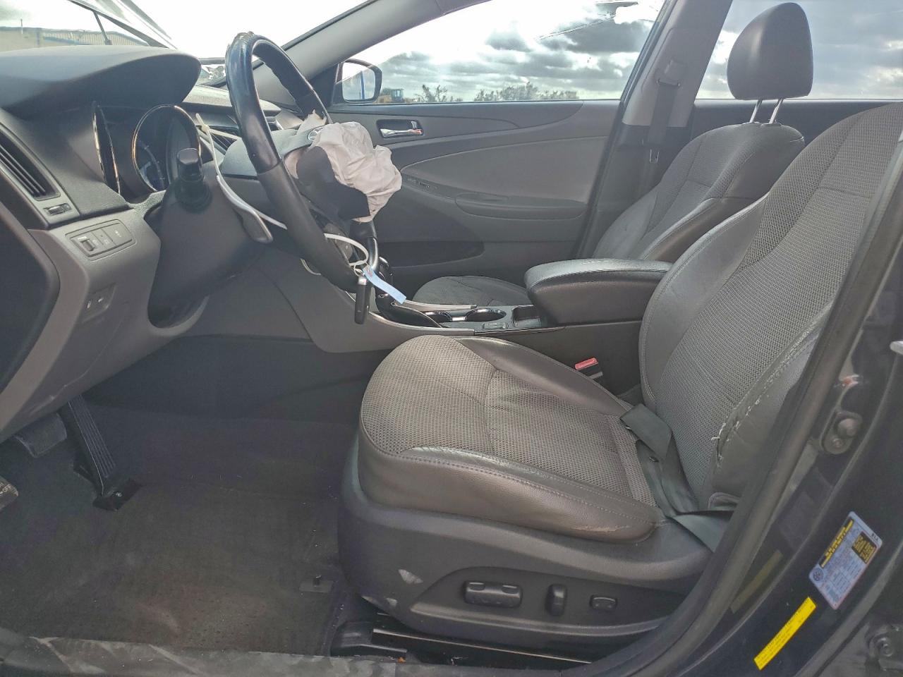 2013 HYUNDAI SONATA SE photo 7