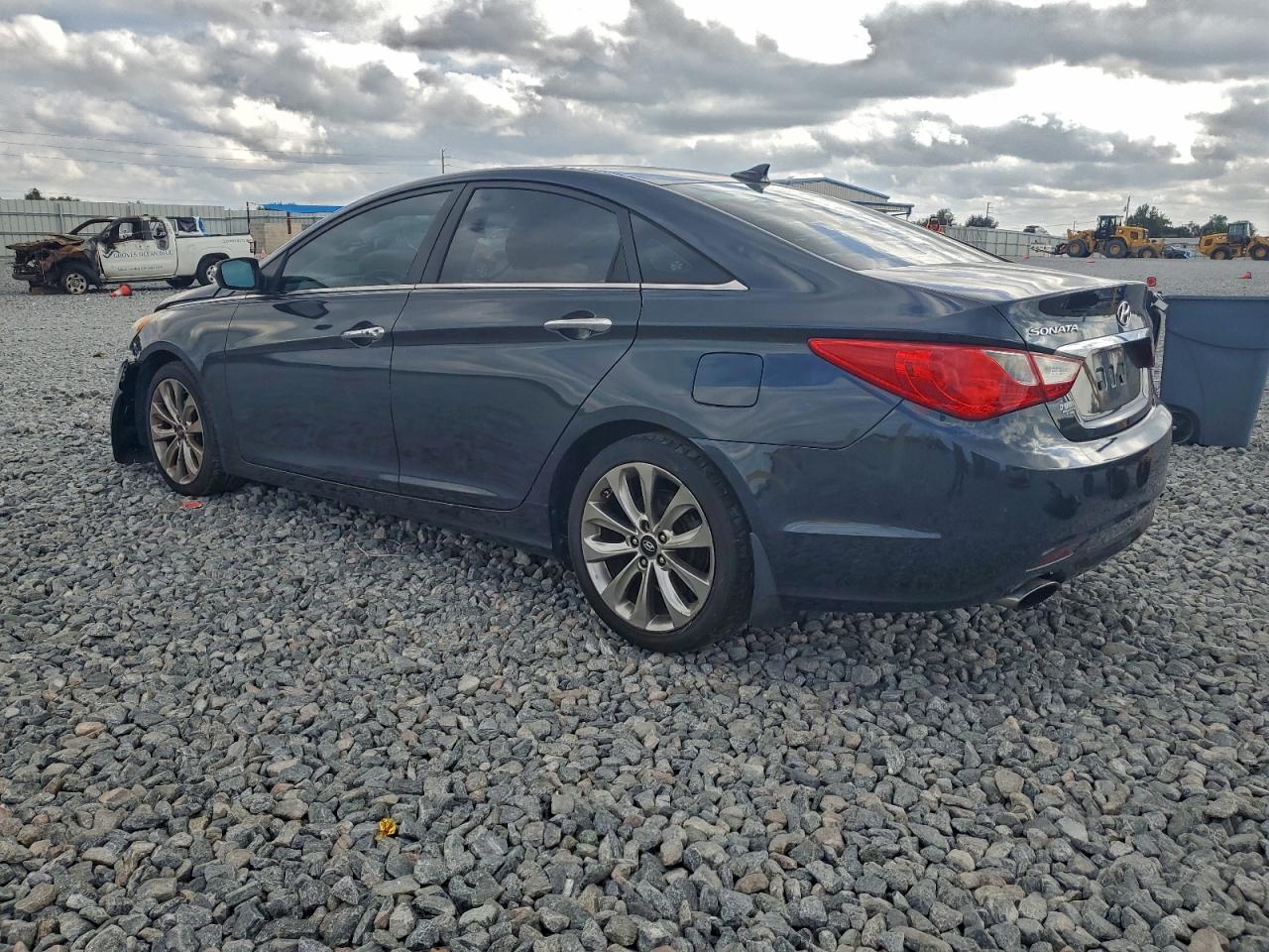 2013 HYUNDAI SONATA SE photo 2