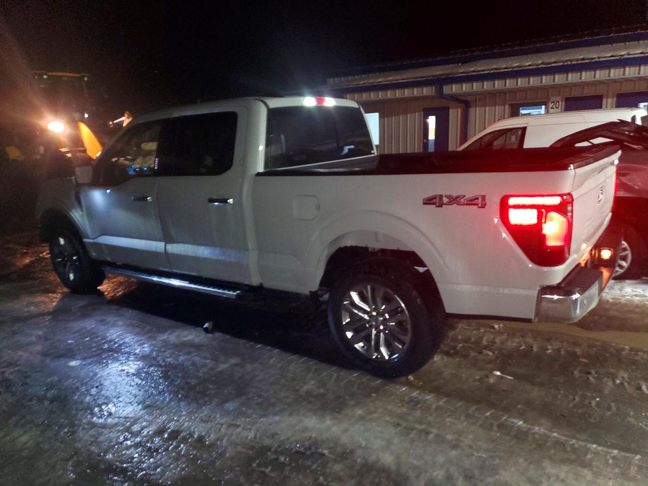 2024 FORD F150 XLT photo 2