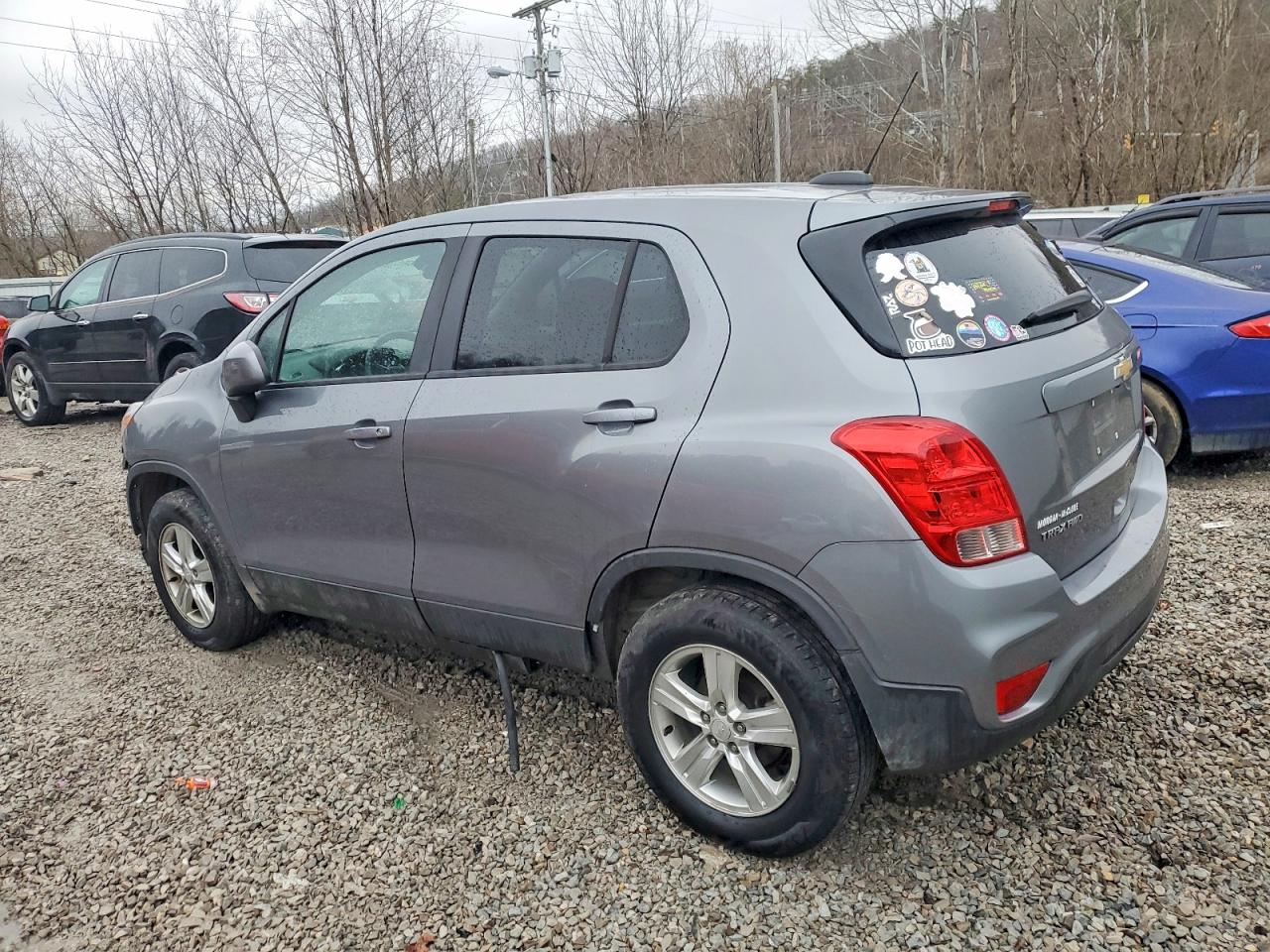 2020 CHEVROLET TRAX LS photo 2
