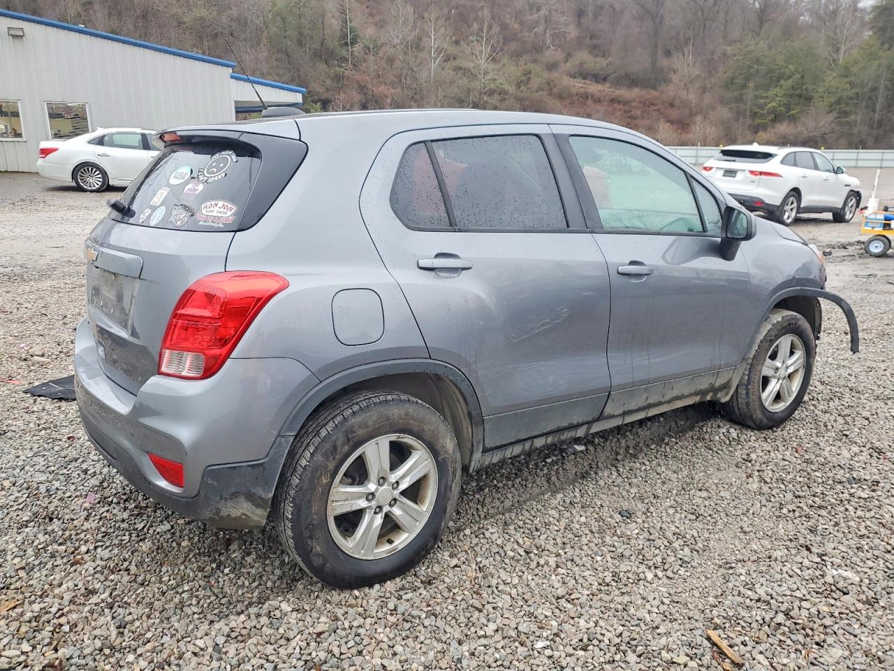 2020 CHEVROLET TRAX LS photo 3