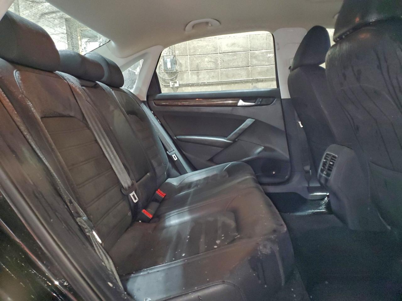 2015 VOLKSWAGEN PASSAT SEL photo 10