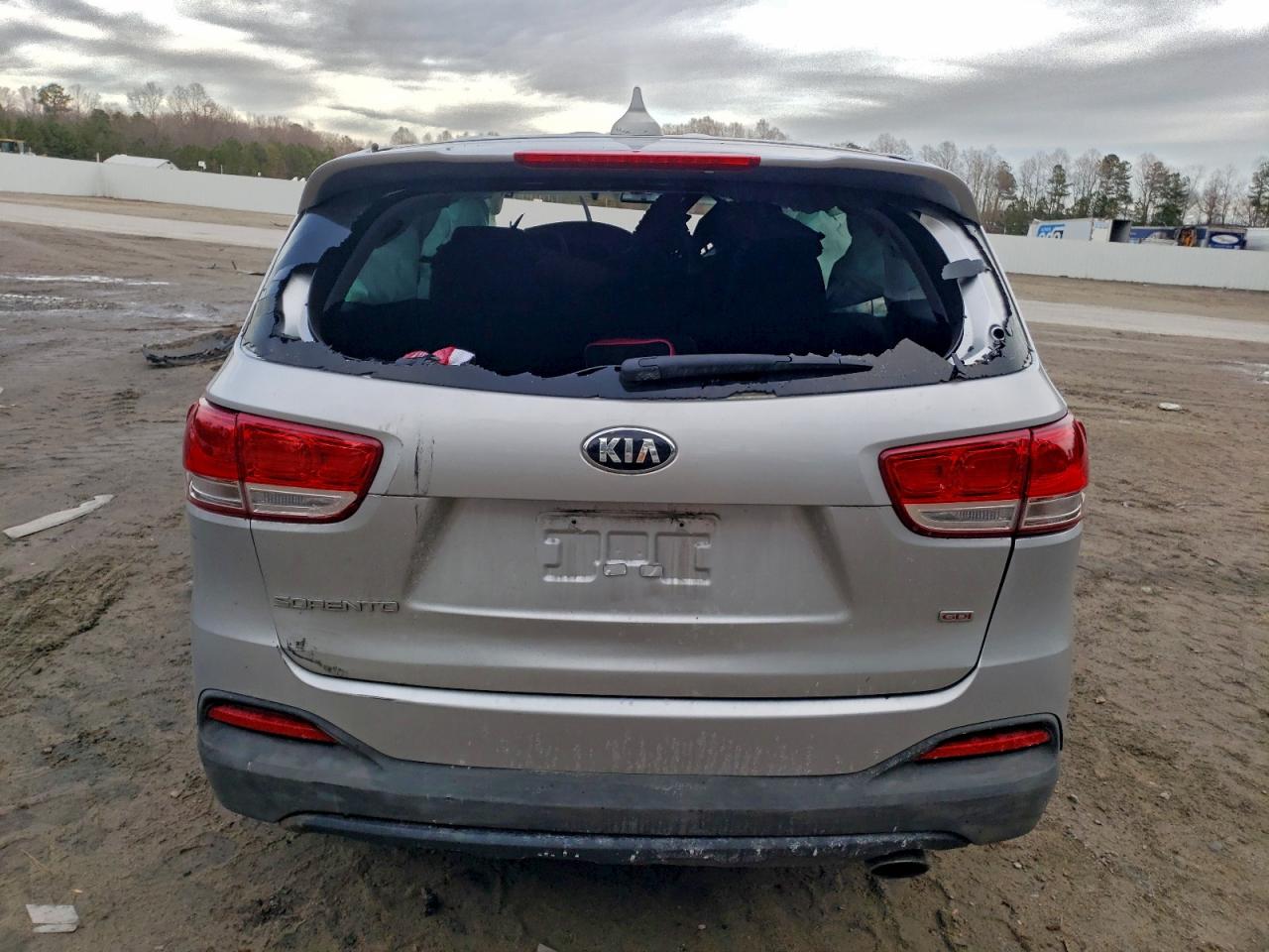 2016 KIA SORENTO LX photo 6