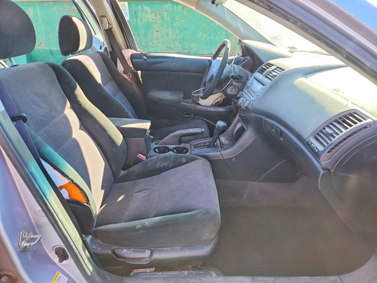 2004 HONDA ACCORD LX photo 7