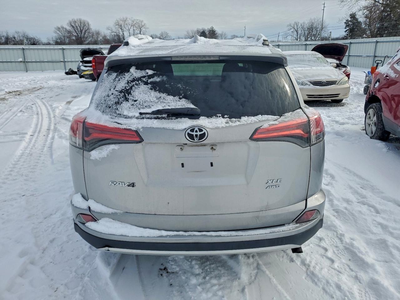2016 TOYOTA RAV4 XLE photo 6