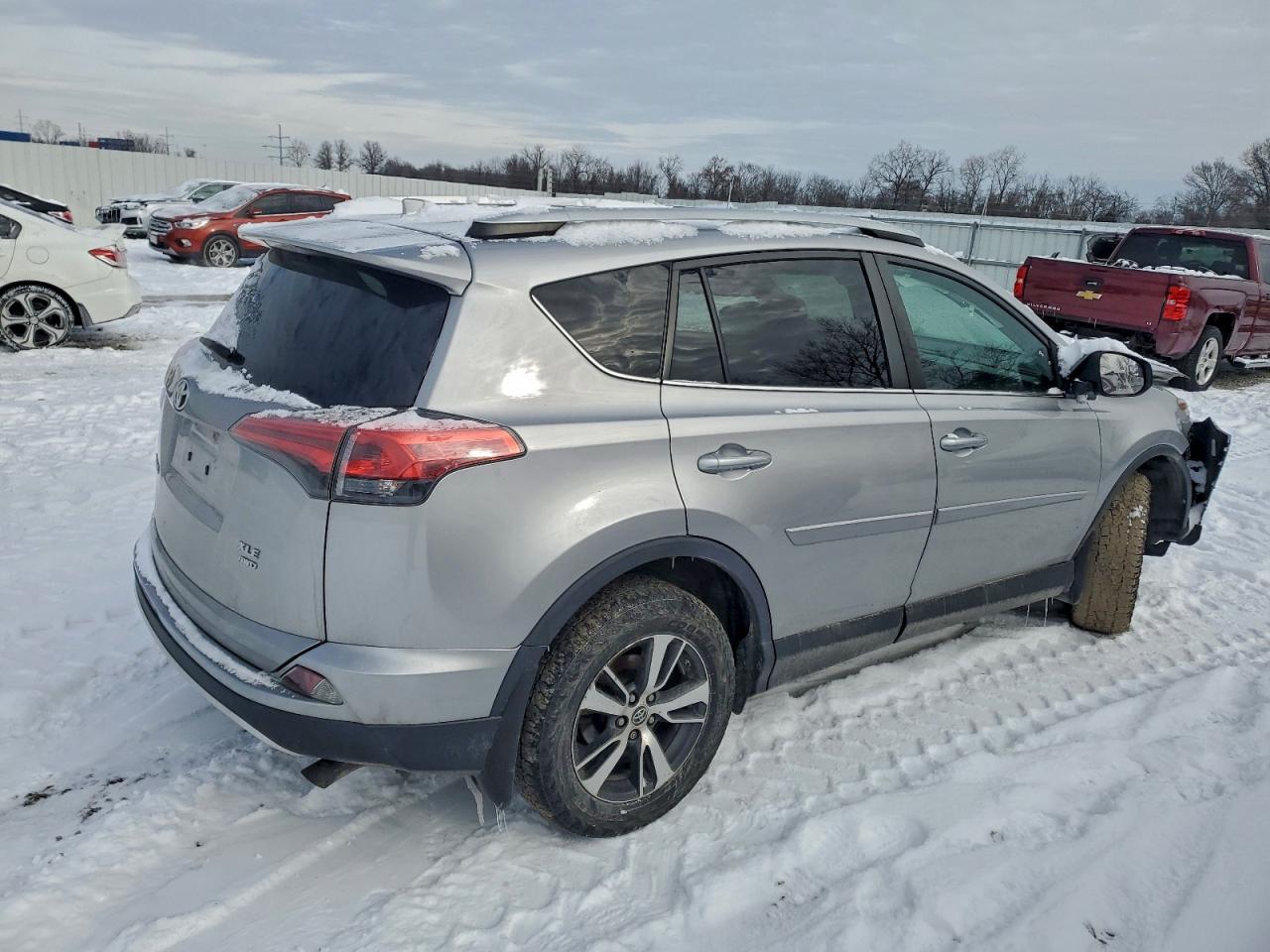 2016 TOYOTA RAV4 XLE photo 3