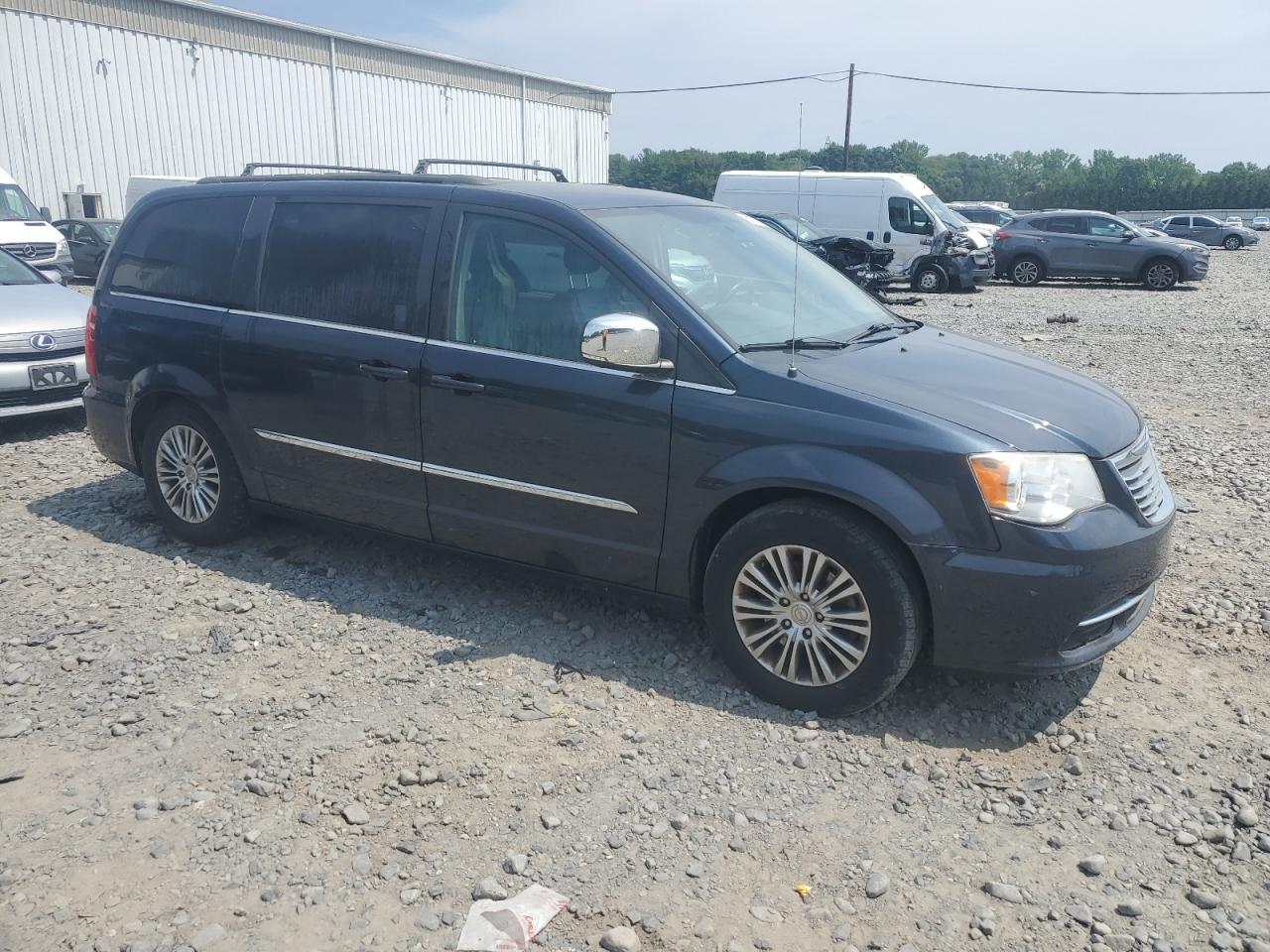 2013 CHRYSLER TOWN & COUNTRY TOURING L photo 4