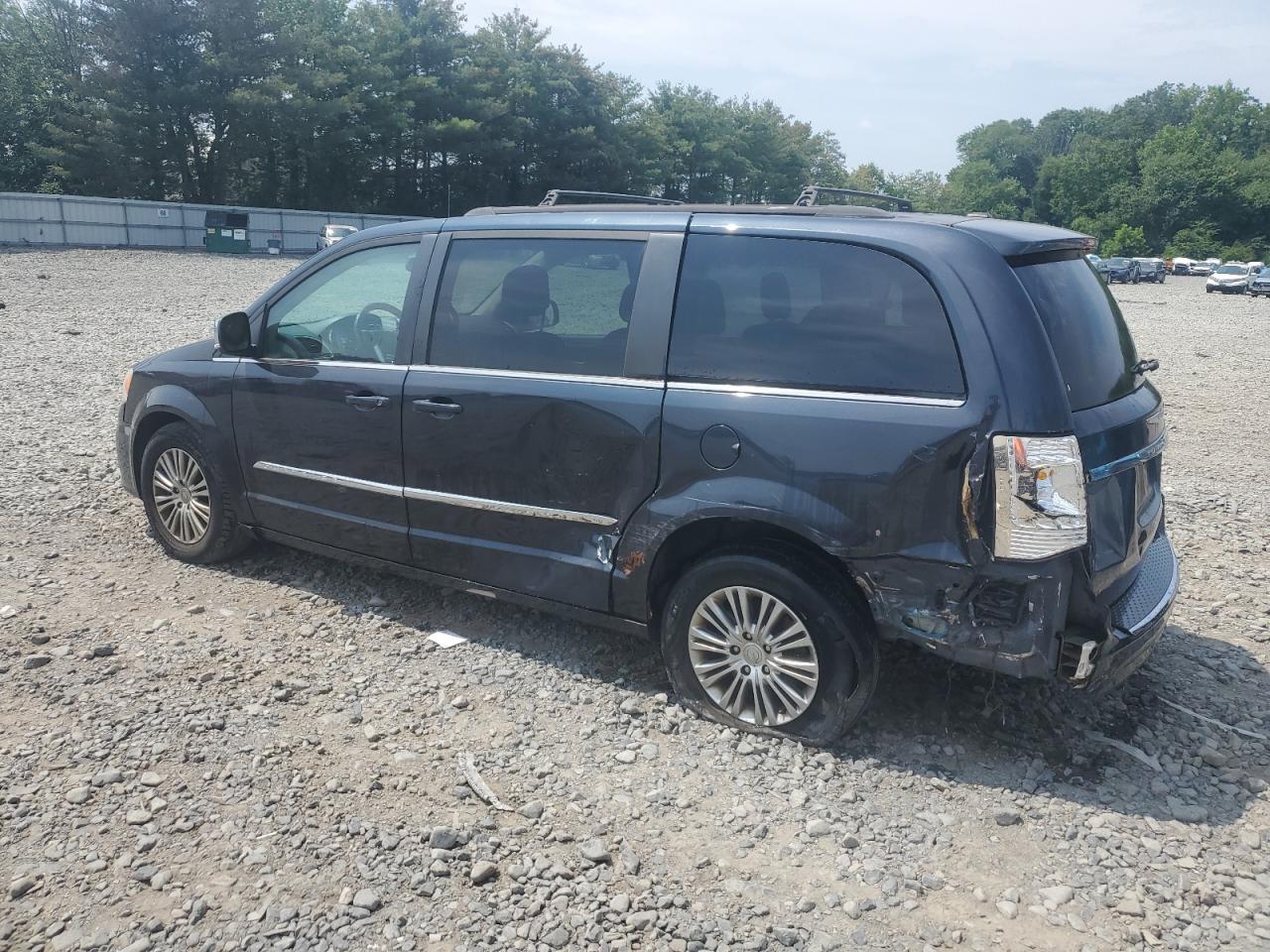 2013 CHRYSLER TOWN & COUNTRY TOURING L photo 2