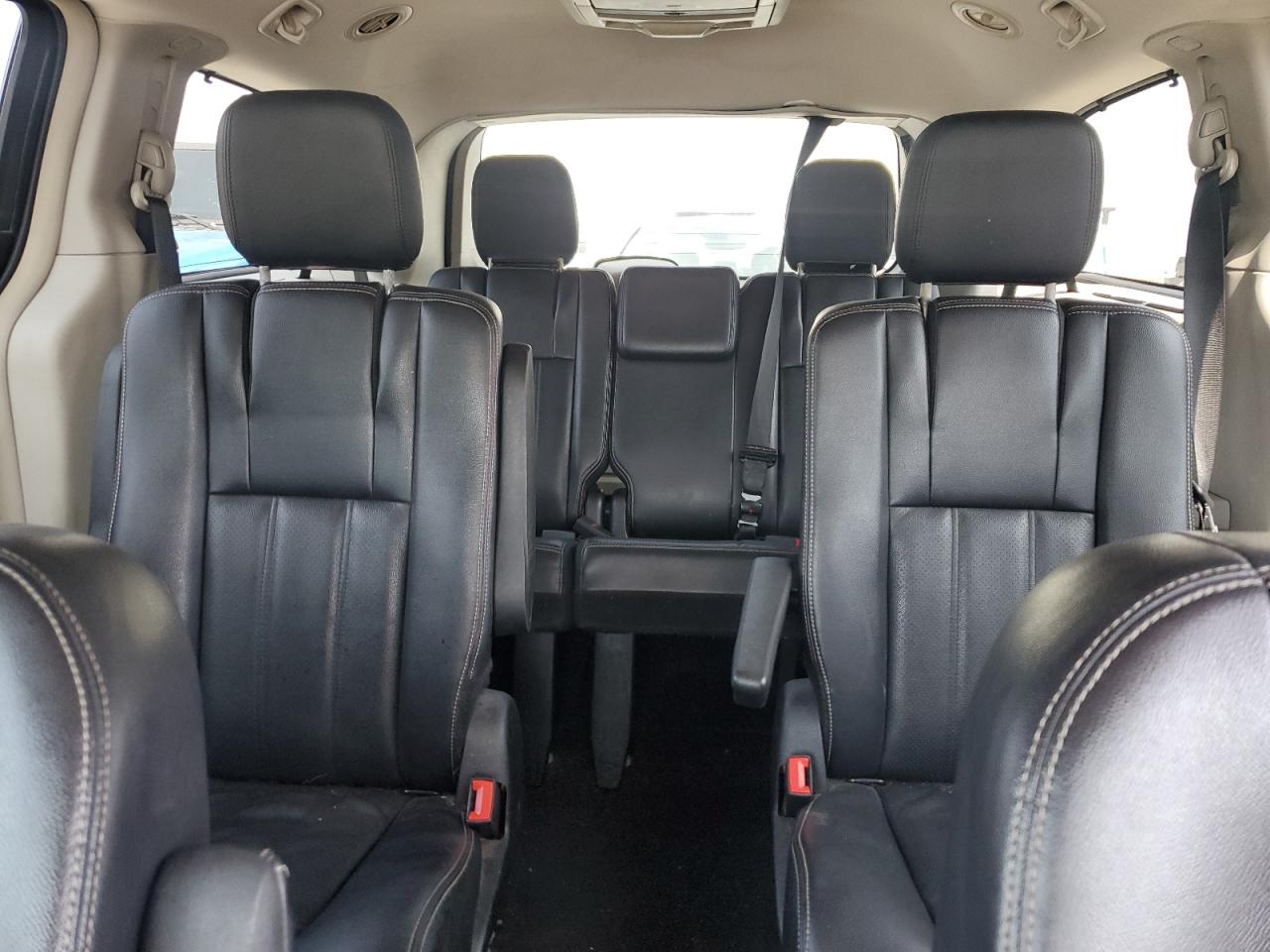 2013 CHRYSLER TOWN & COUNTRY TOURING L photo 10