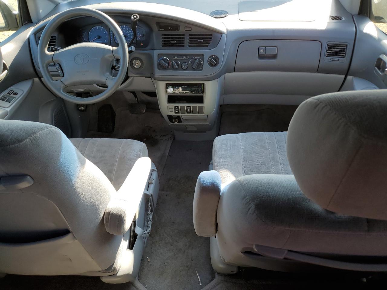 2003 TOYOTA SIENNA LE photo 8