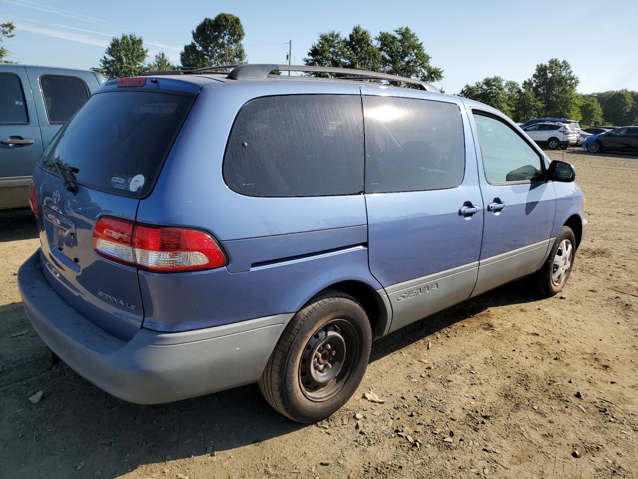 2003 TOYOTA SIENNA LE photo 3
