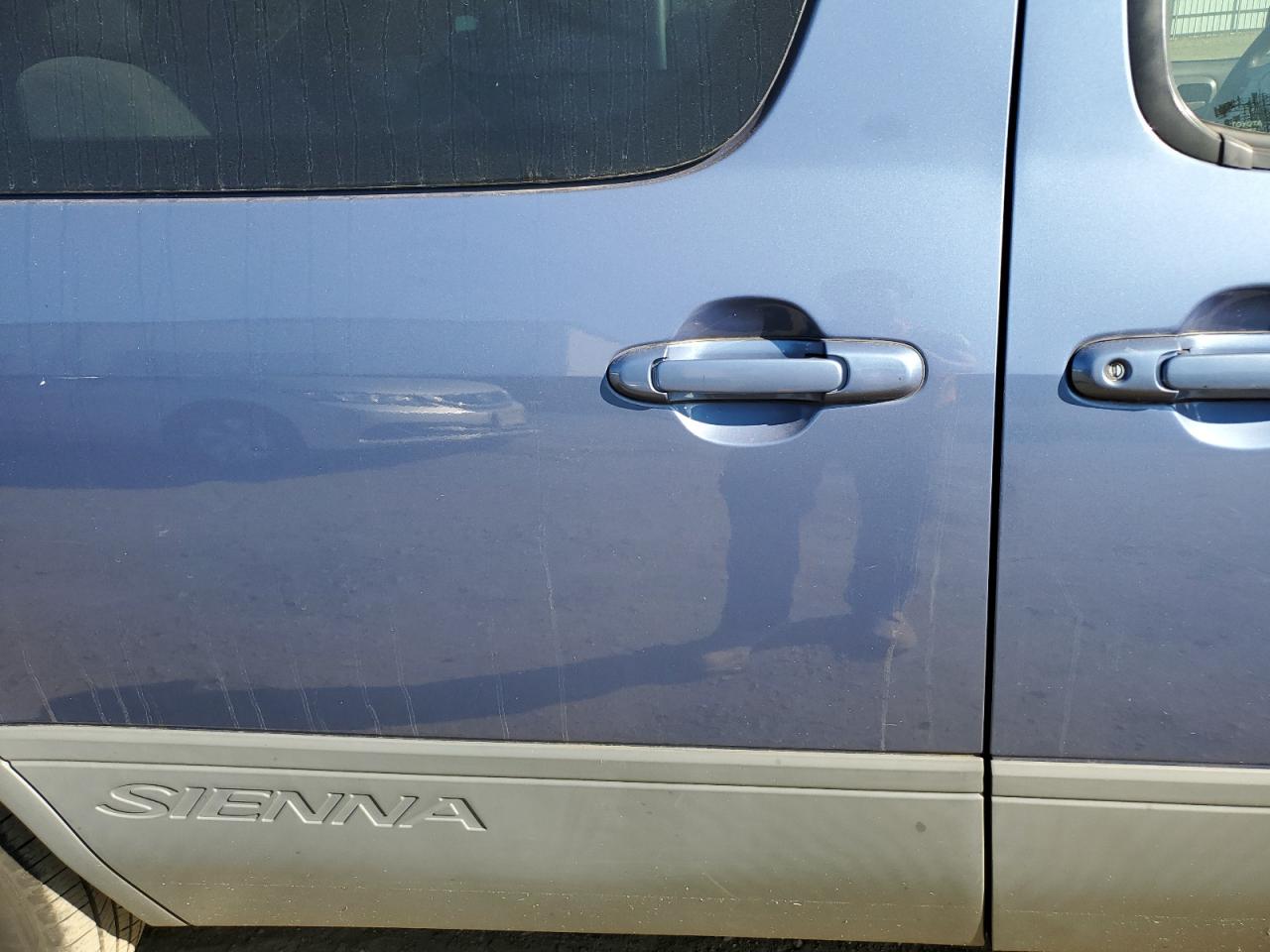 2003 TOYOTA SIENNA LE photo 11