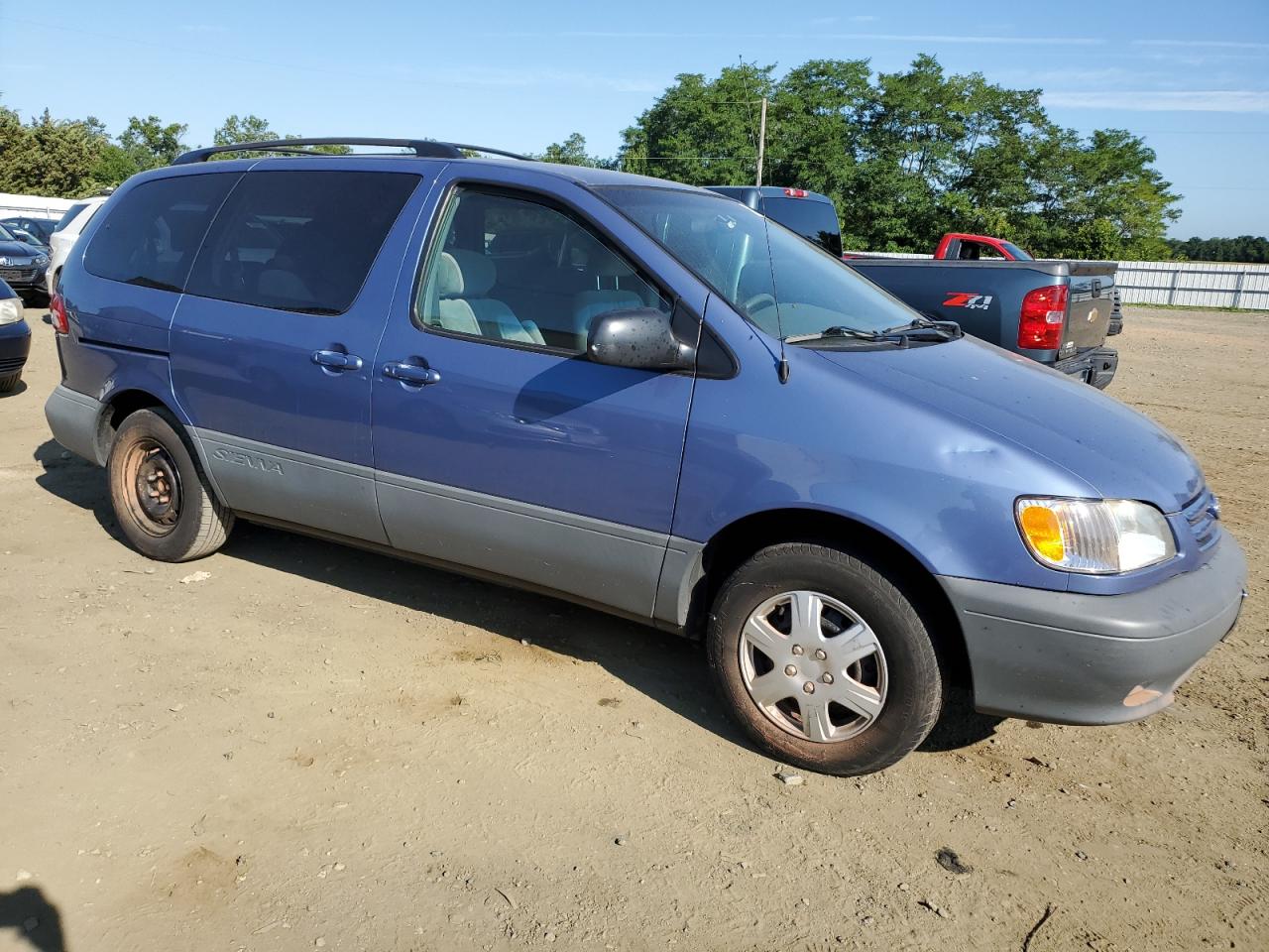 2003 TOYOTA SIENNA LE photo 4