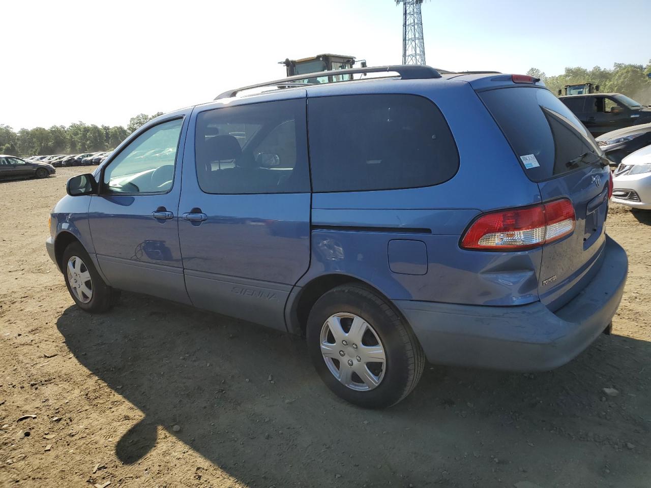 2003 TOYOTA SIENNA LE photo 2