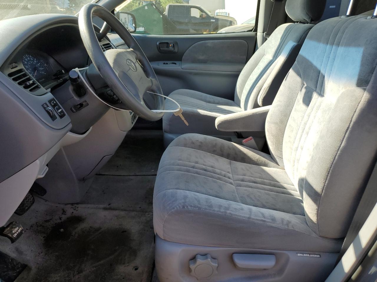 2003 TOYOTA SIENNA LE photo 7