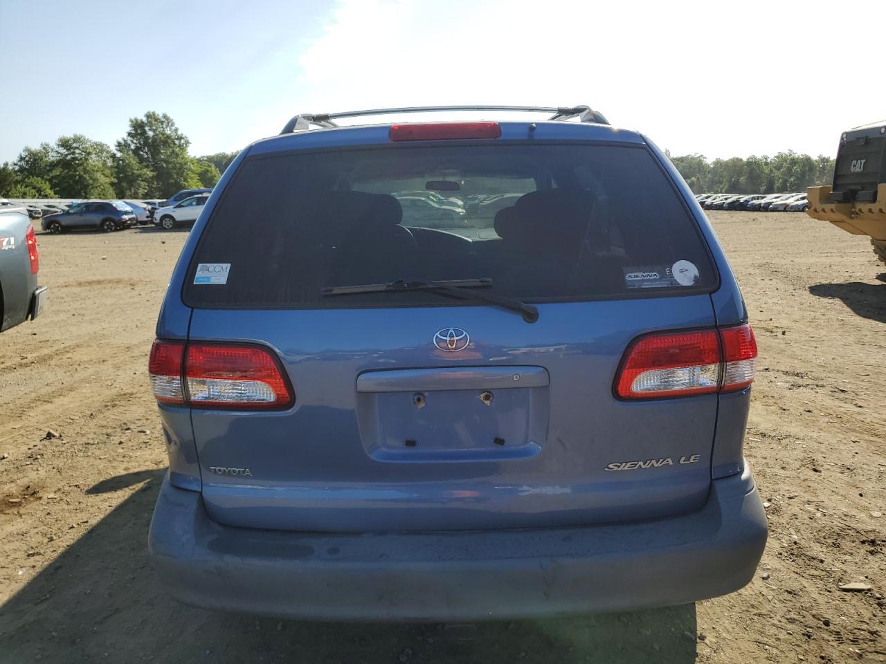 2003 TOYOTA SIENNA LE photo 6