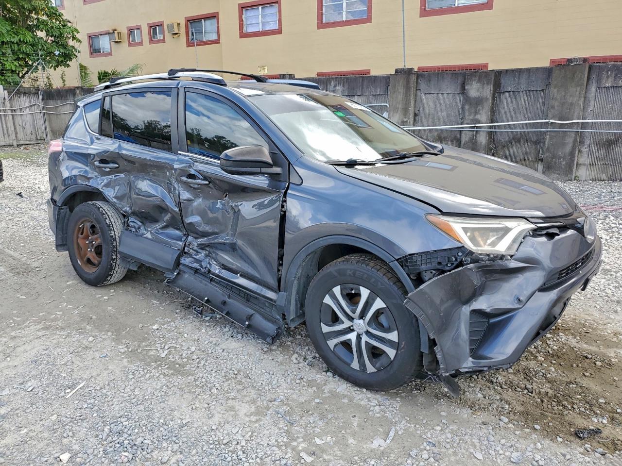 2017 TOYOTA RAV4 LE photo 4