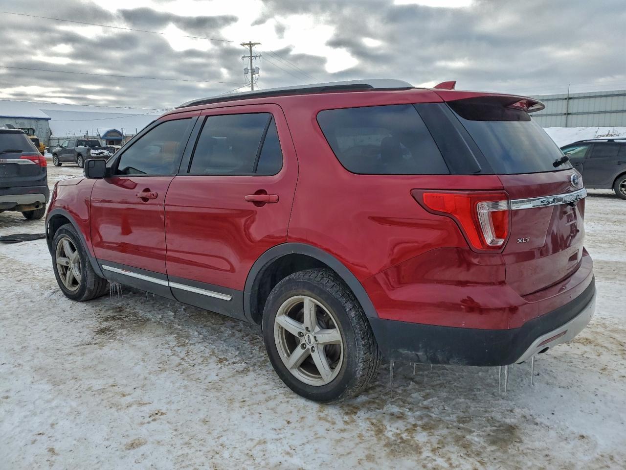 2016 FORD EXPLORER XLT photo 2