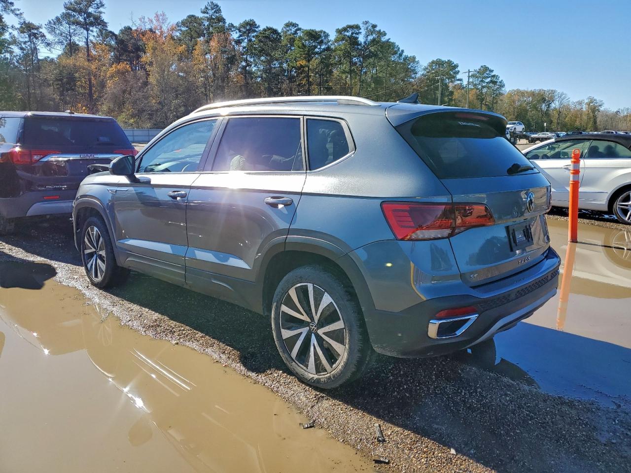2024 VOLKSWAGEN TAOS SE photo 2