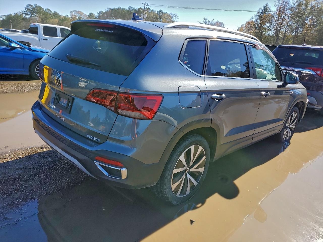 2024 VOLKSWAGEN TAOS SE photo 3