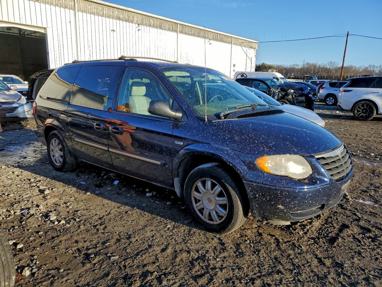 2005 CHRYSLER TOWN & COUNTRY TOURING photo 4
