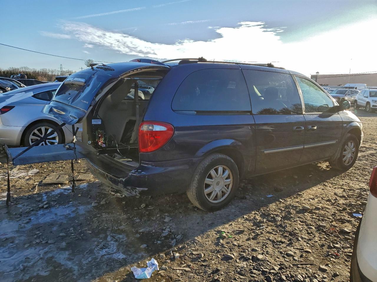 2005 CHRYSLER TOWN & COUNTRY TOURING photo 3