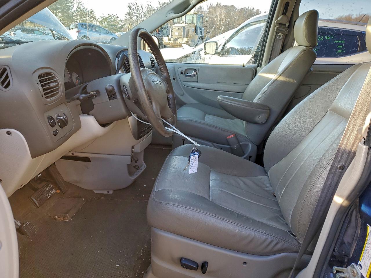 2005 CHRYSLER TOWN & COUNTRY TOURING photo 7