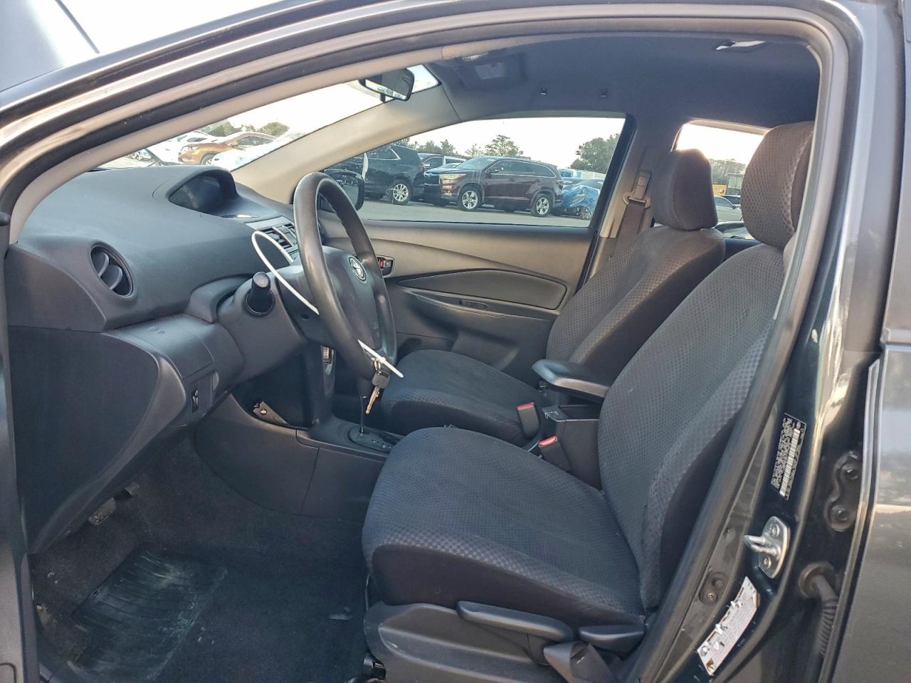 2007 TOYOTA YARIS photo 7