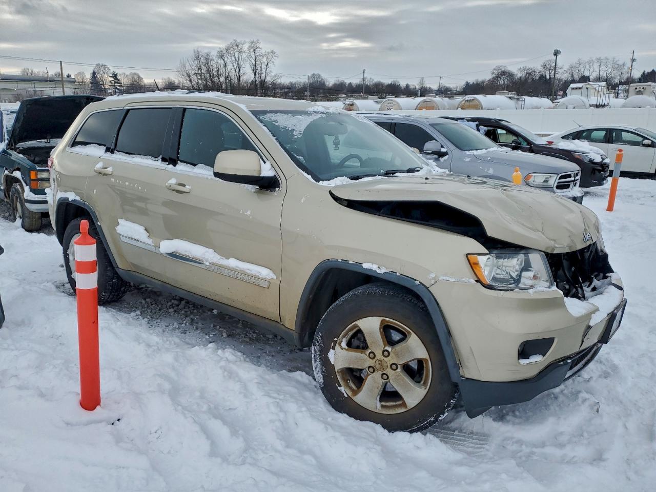 2011 JEEP GRAND CHEROKEE LAREDO photo 4