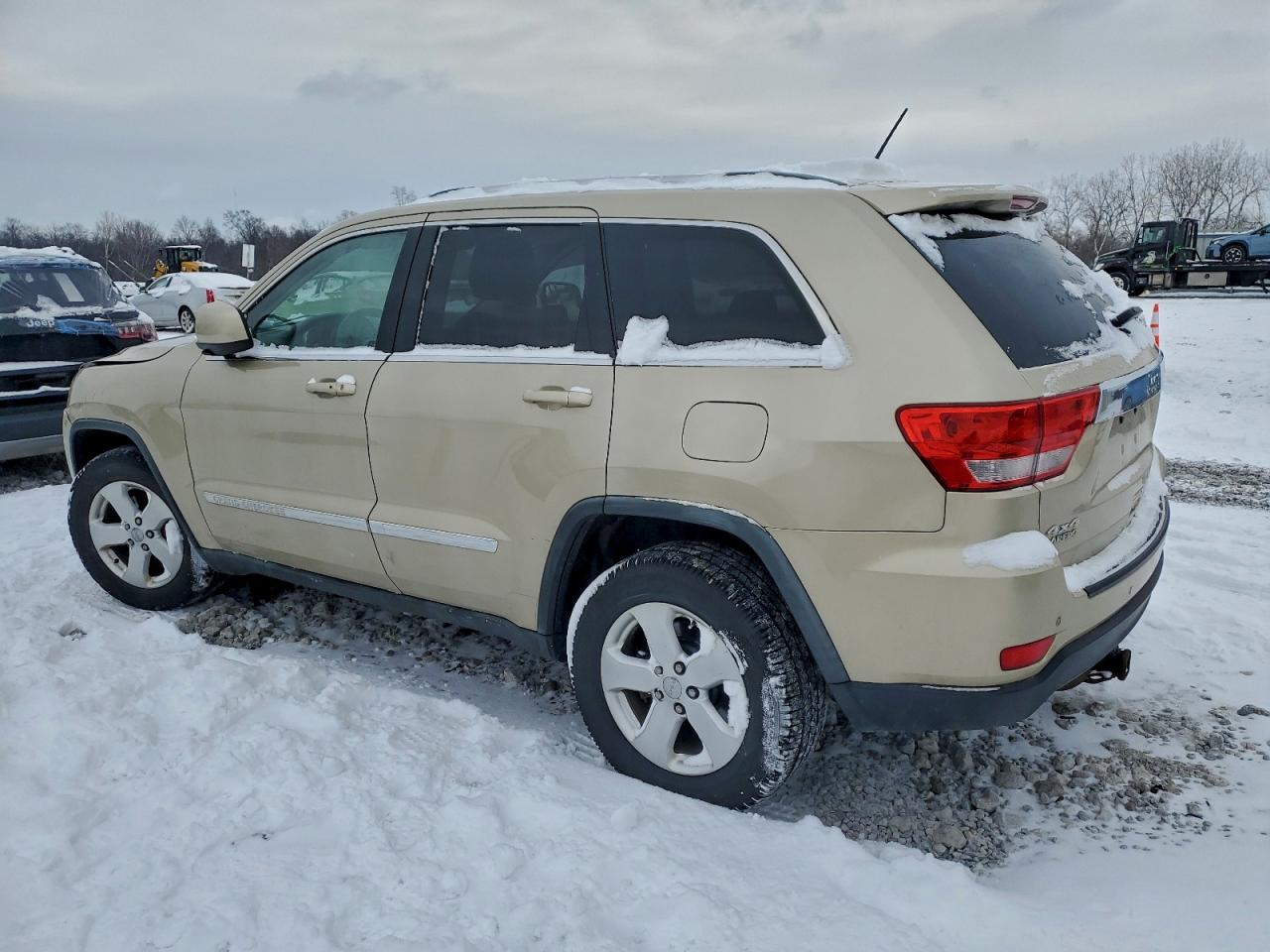 2011 JEEP GRAND CHEROKEE LAREDO photo 2