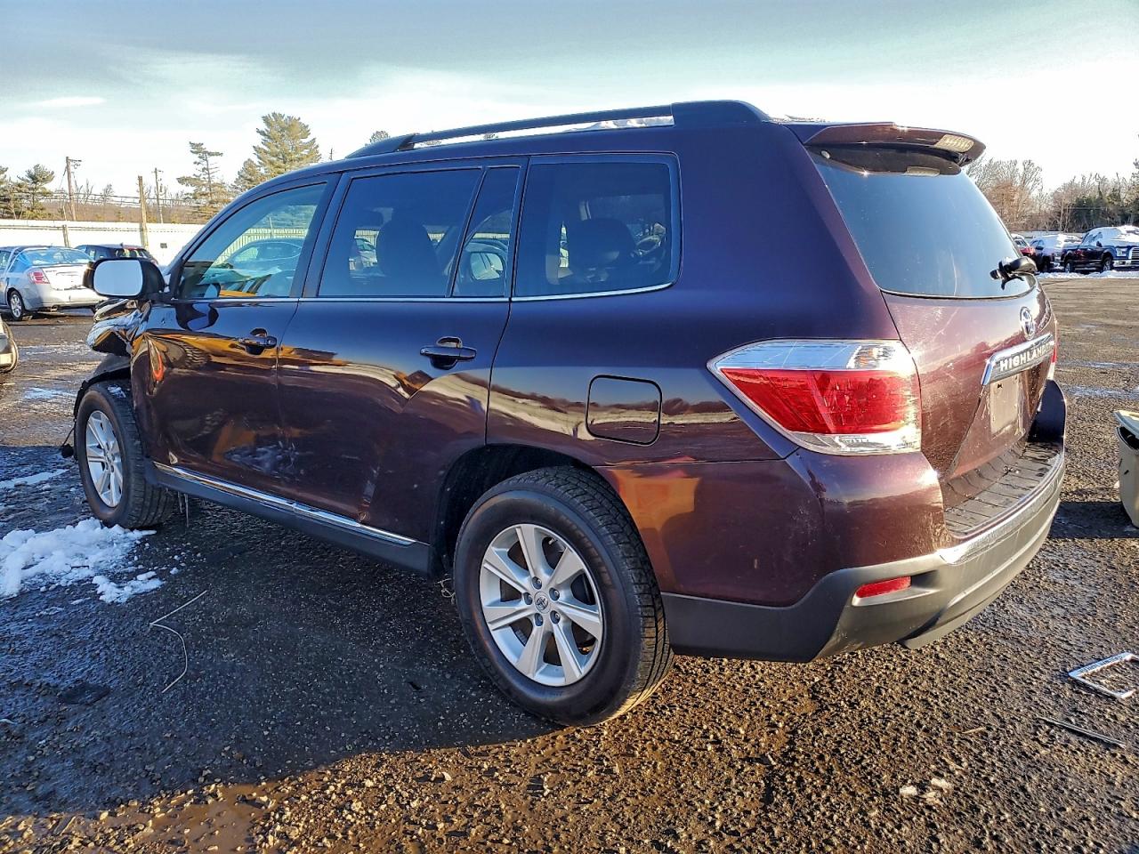 2011 TOYOTA HIGHLANDER BASE photo 2