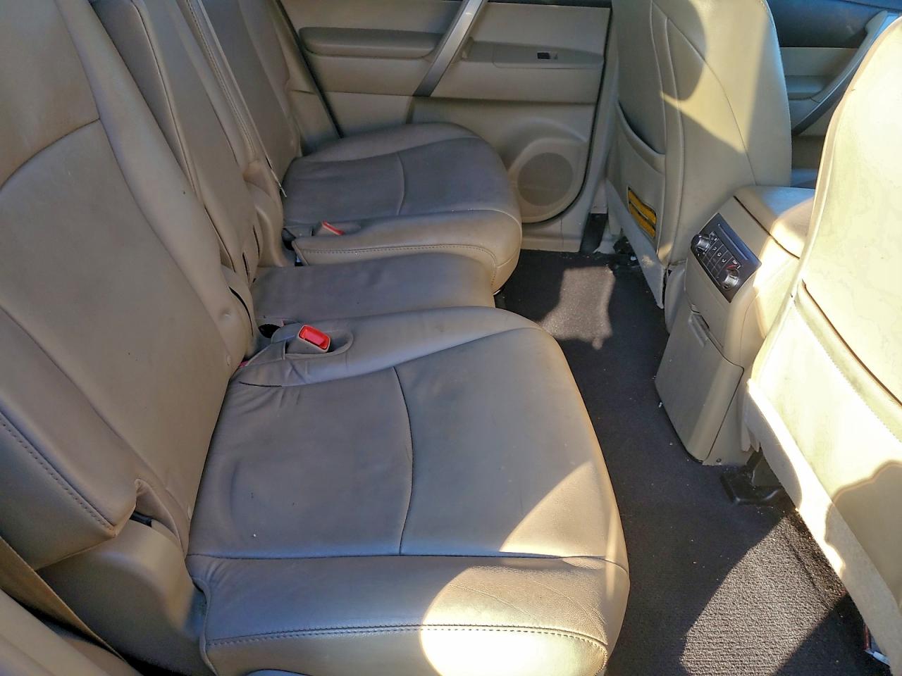 2011 TOYOTA HIGHLANDER BASE photo 11