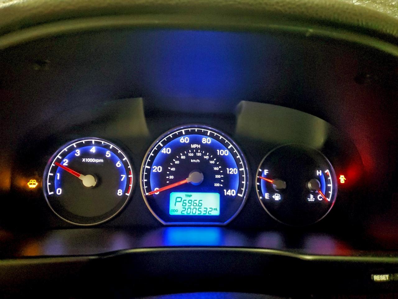 2011 HYUNDAI SANTA FE SE photo 9