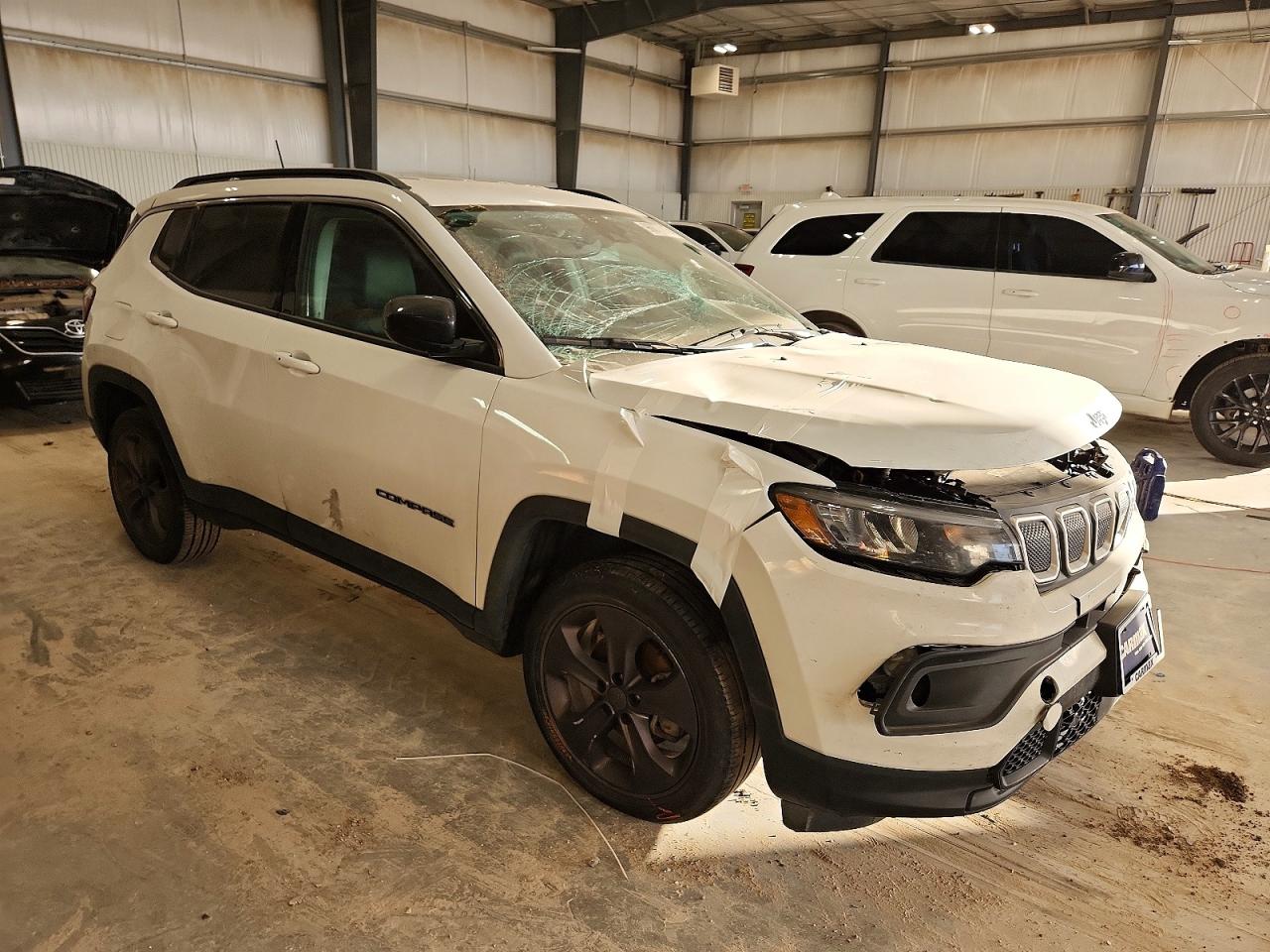 2022 JEEP COMPASS LATITUDE LUX photo 4