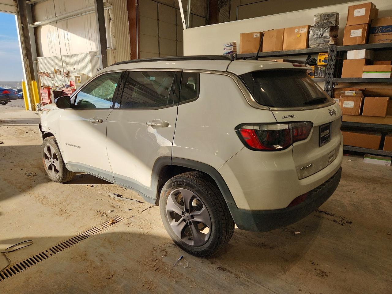 2022 JEEP COMPASS LATITUDE LUX photo 2