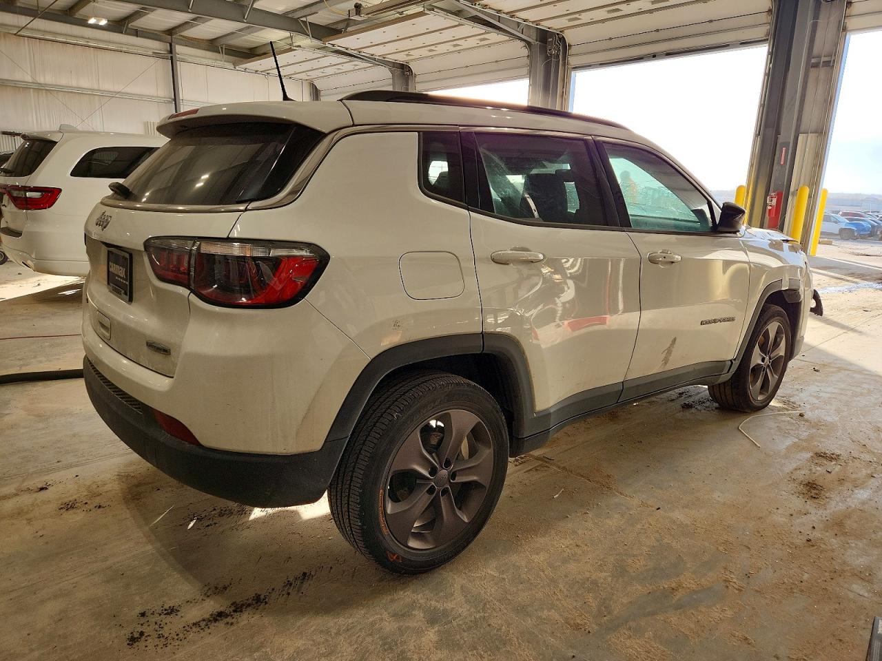 2022 JEEP COMPASS LATITUDE LUX photo 3