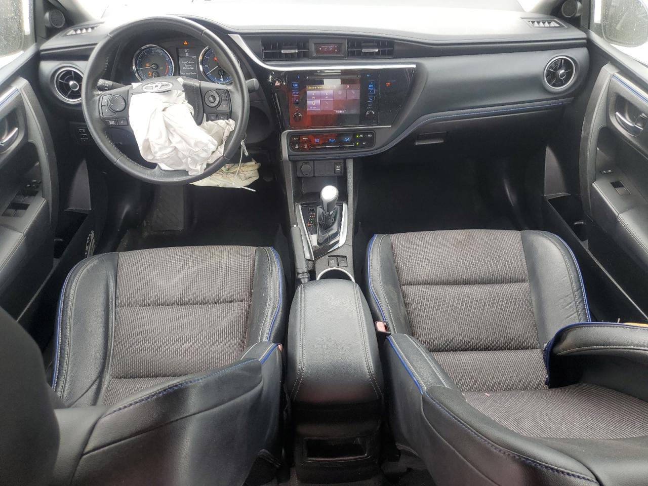 2019 TOYOTA COROLLA L photo 8