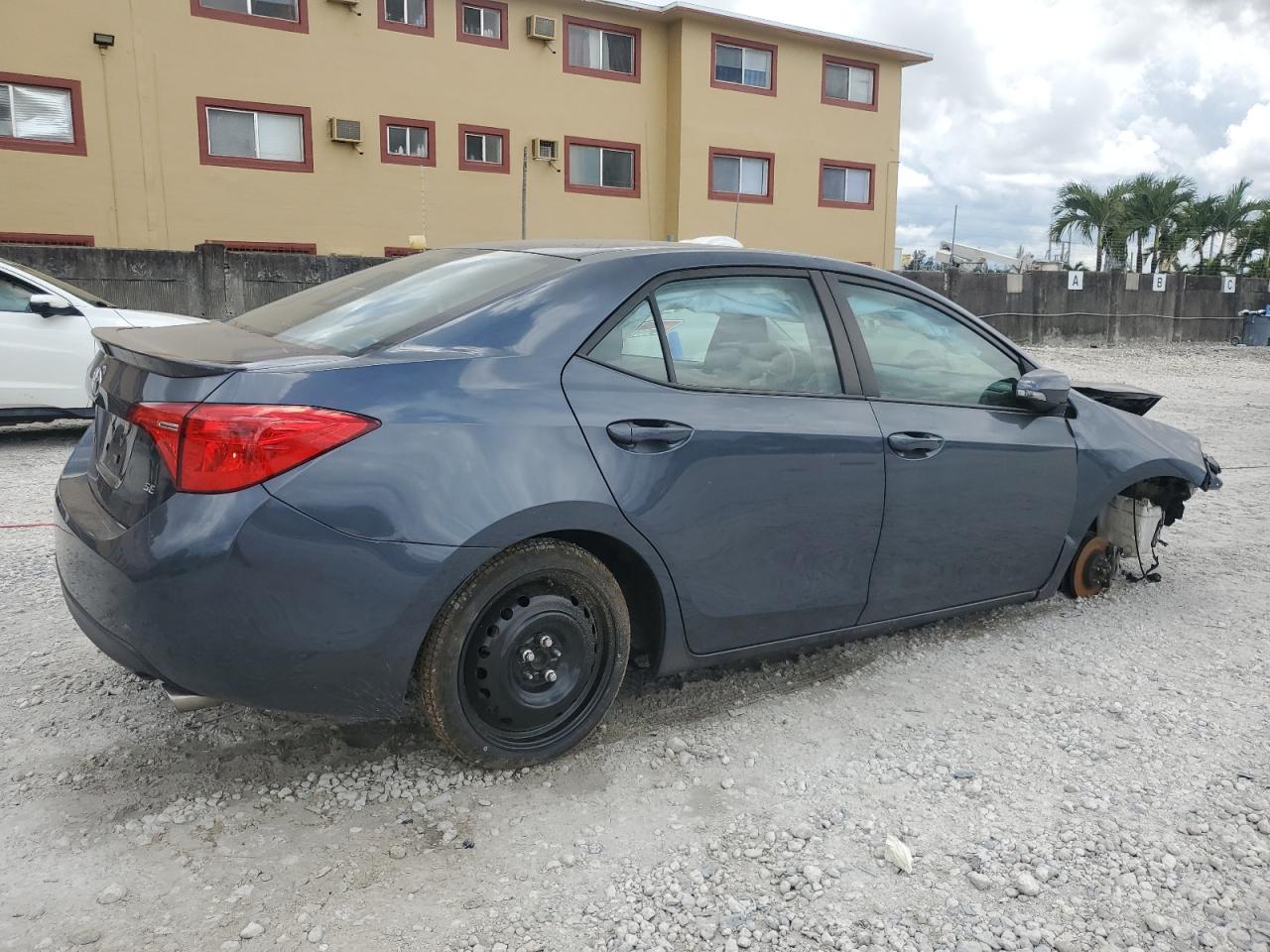 2019 TOYOTA COROLLA L photo 3