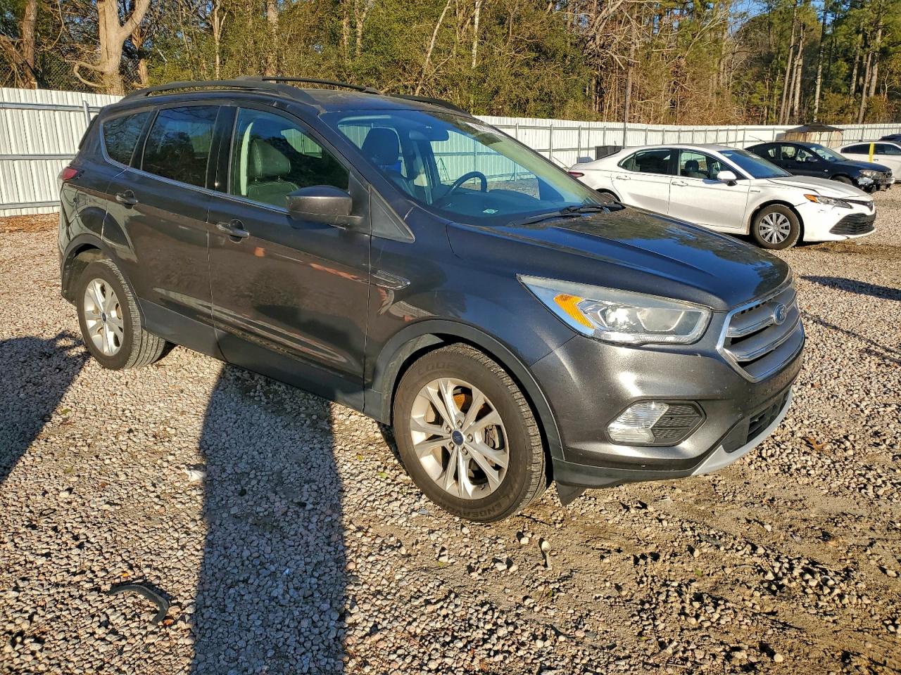 2017 FORD ESCAPE SE photo 4