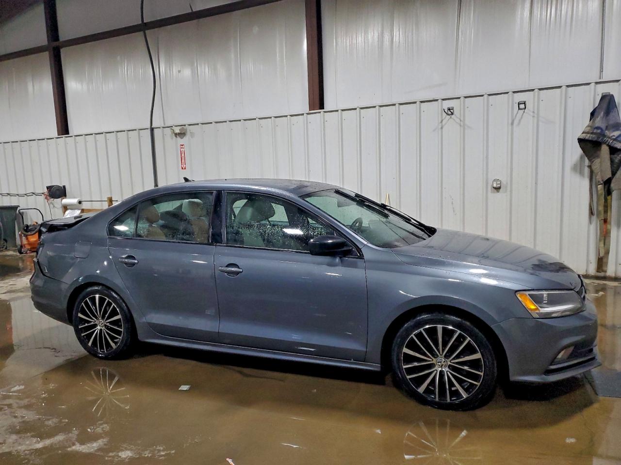 2016 VOLKSWAGEN JETTA SPORT photo 4