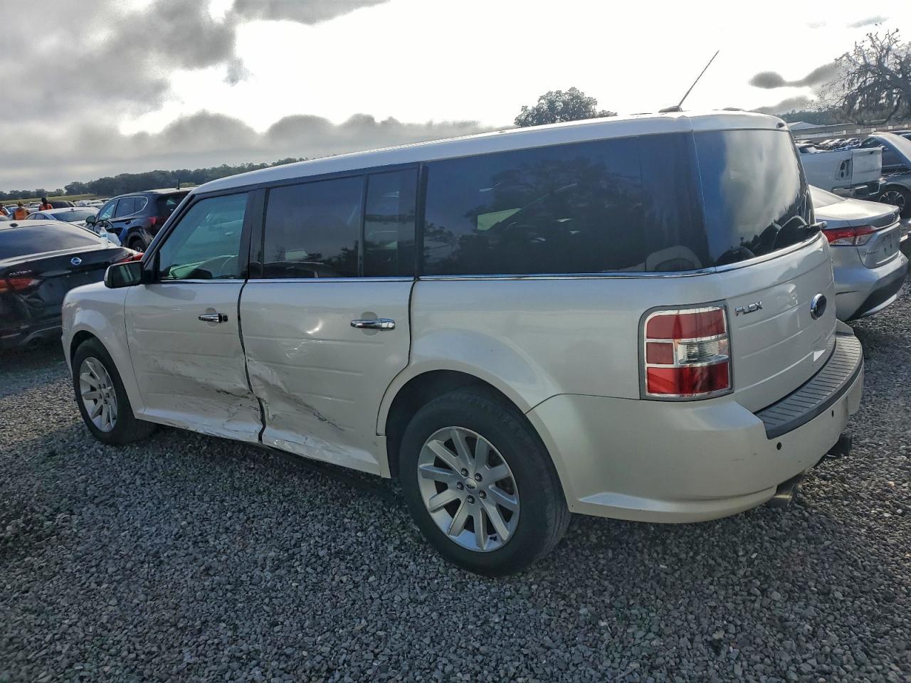 2011 FORD FLEX SEL photo 2