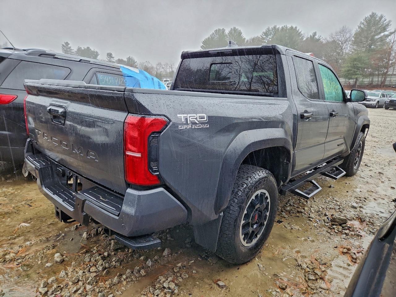 2024 TOYOTA TACOMA DOUBLE CAB photo 3