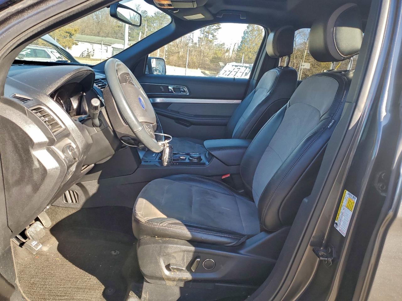 2017 FORD EXPLORER XLT photo 7