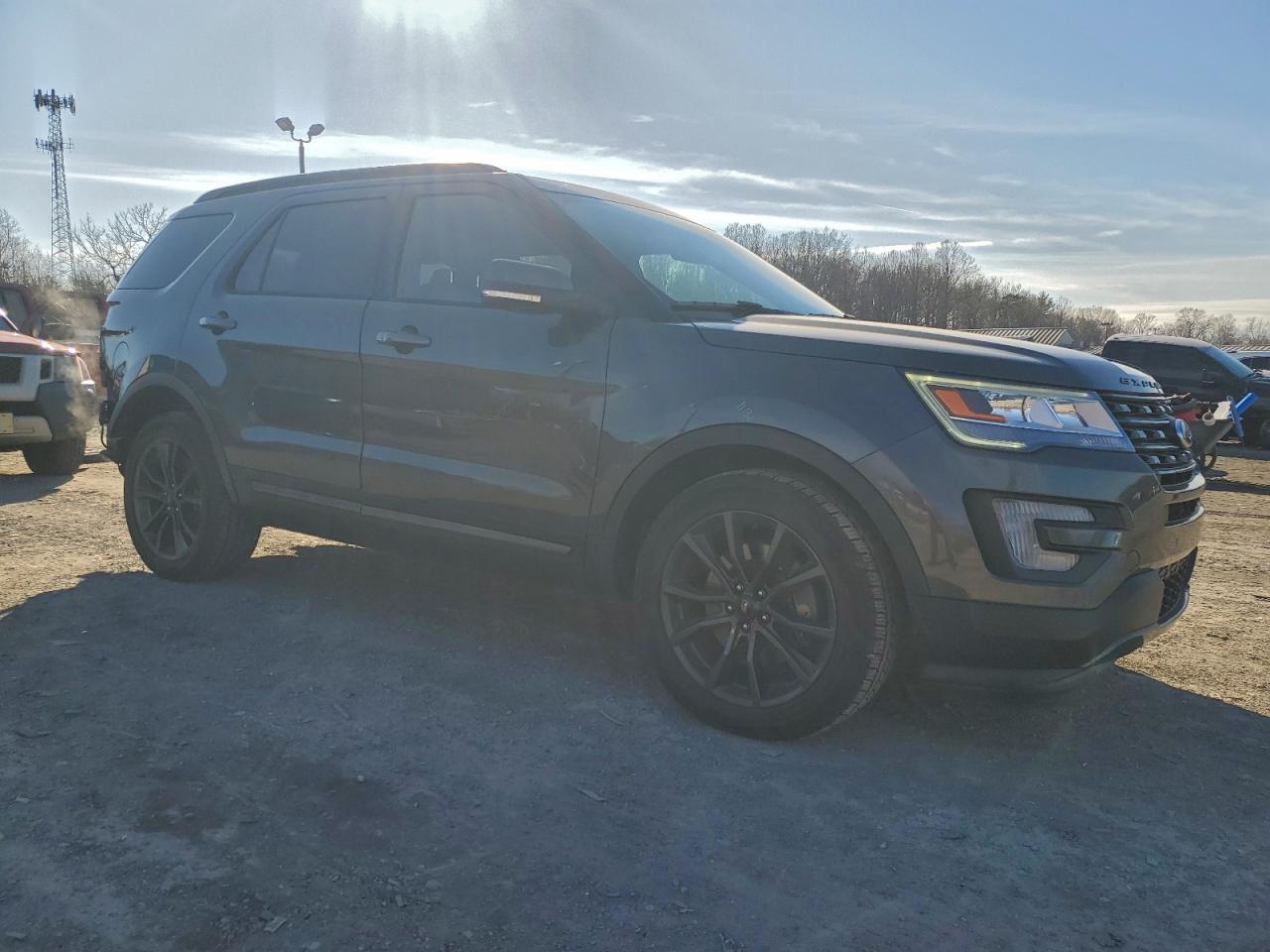 2017 FORD EXPLORER XLT photo 4
